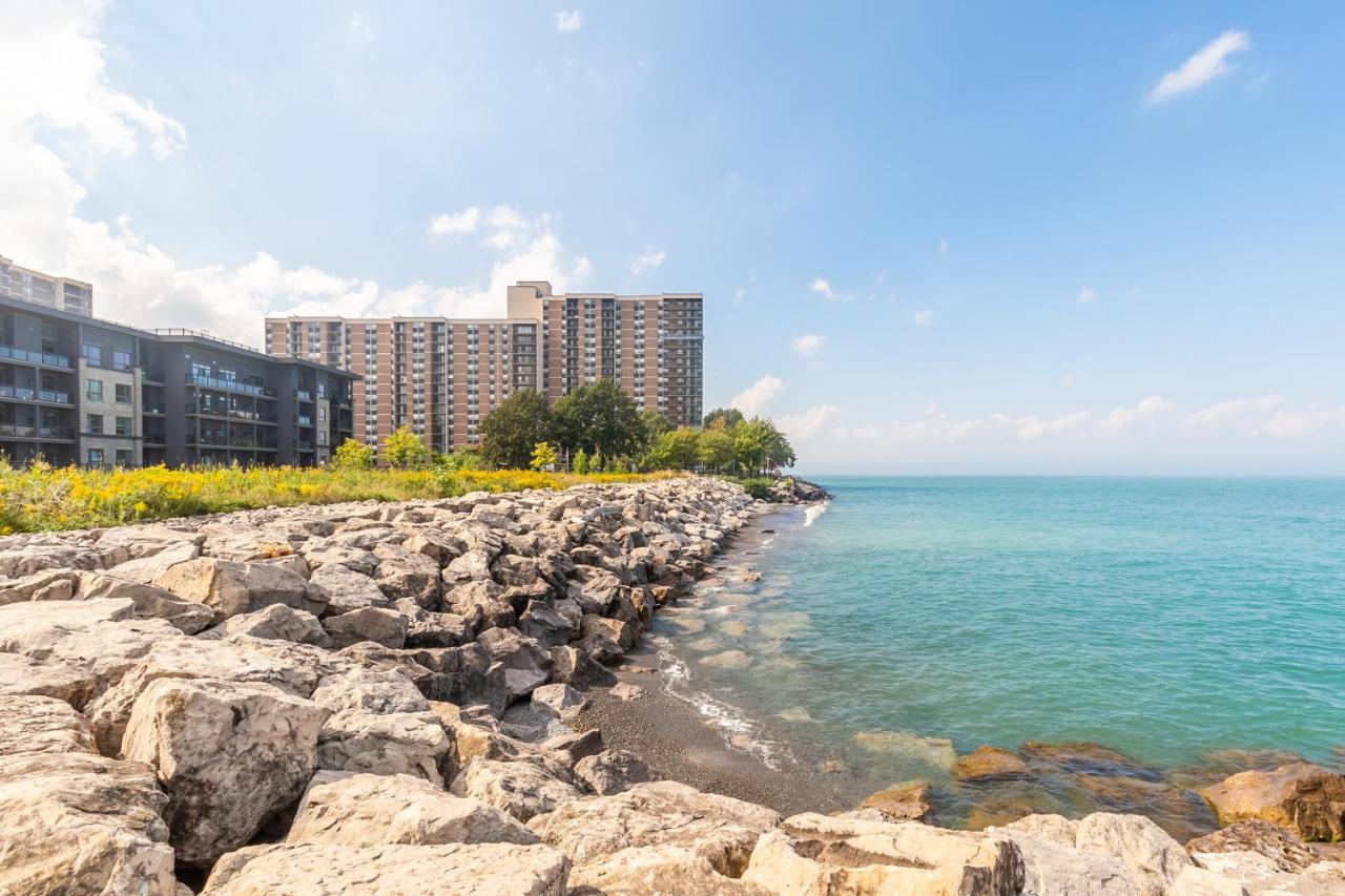 Globalstay Modern Townhomes In Lakeshore Steps To The Beach Hamilton Exterior photo