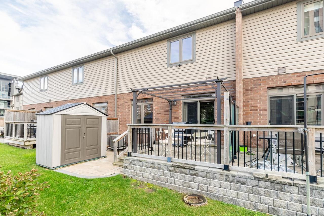 Globalstay Modern Townhomes In Lakeshore Steps To The Beach Hamilton Exterior photo